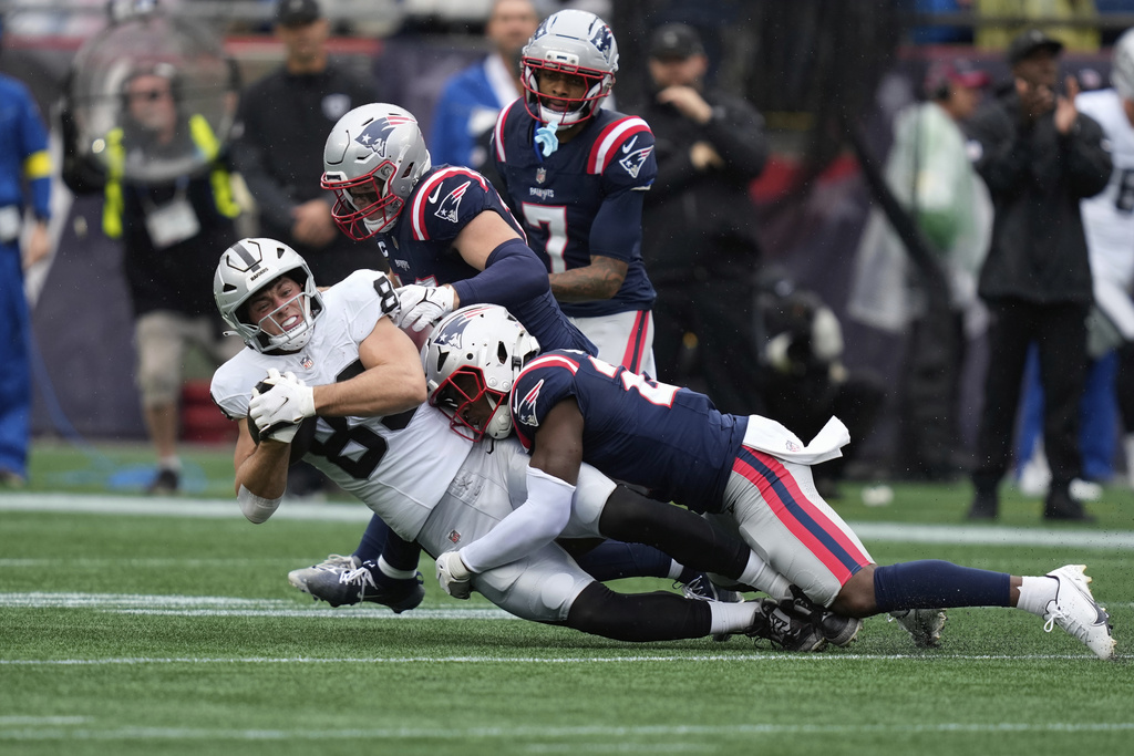 Is Brock Bowers Playing Tonight? Injury Status and News